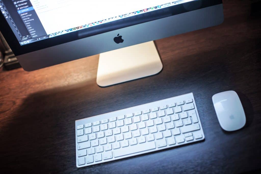 apple-desk-technology-computer-1024x683